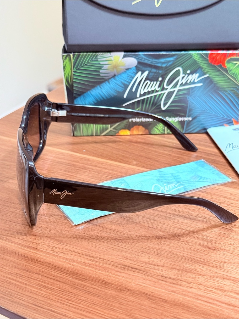 Maui Jim Women’s Square Sunglasses two steps - Picture 12 of 12